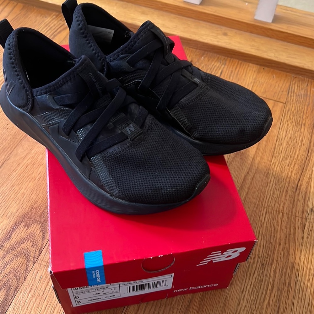 New balance women’s size 6 black no lace